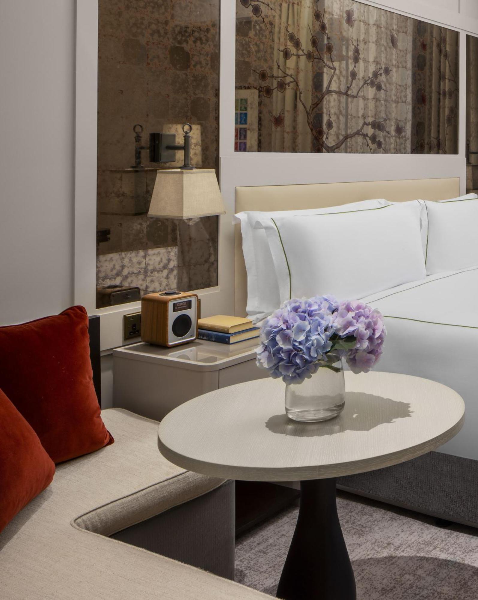 The Biltmore Mayfair Londra Esterno foto A room at the hotel